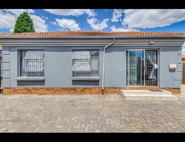 3 BEDROOM FREEHOLD FOR SALE IN COSMO CITY